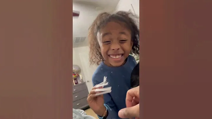 She gets fake nails and acts like this 🤣